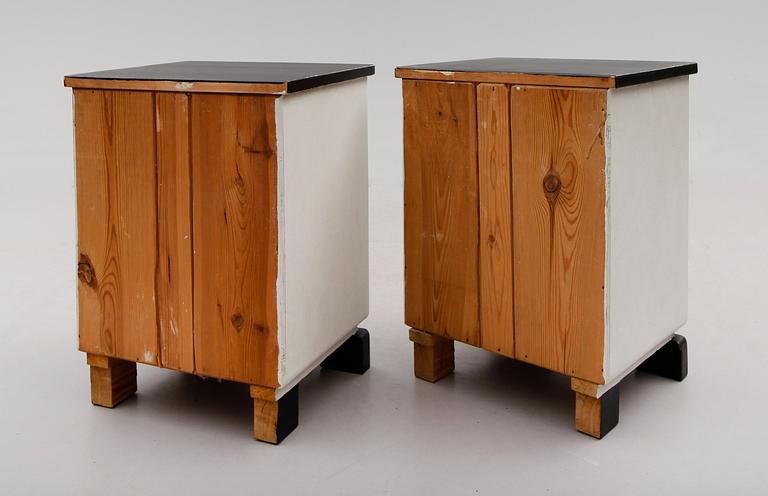 SÄNGBORD, 1 par, 1900-talets första hälft.