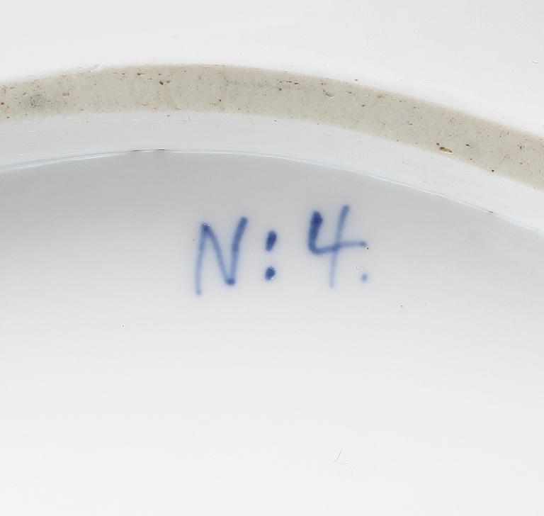 SERVERINGSFAT, 2 st, porslin, "Musselmalet", Royal Copenhagen.