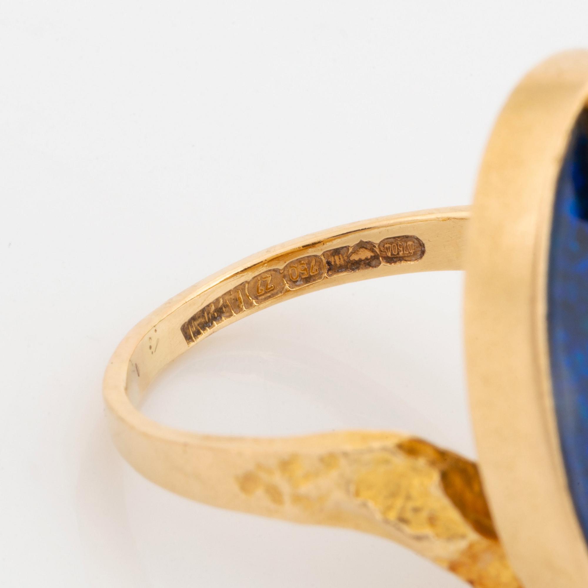 Lapponia ring design Björn Weckström 18K guld med opal.