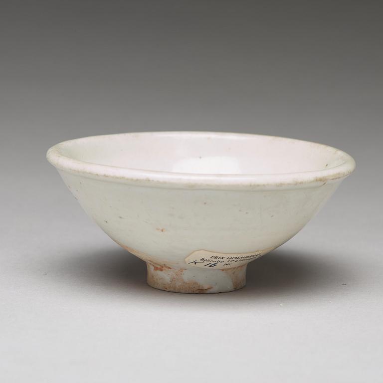 A white glazed bowl, Song dynasty (960-1279).