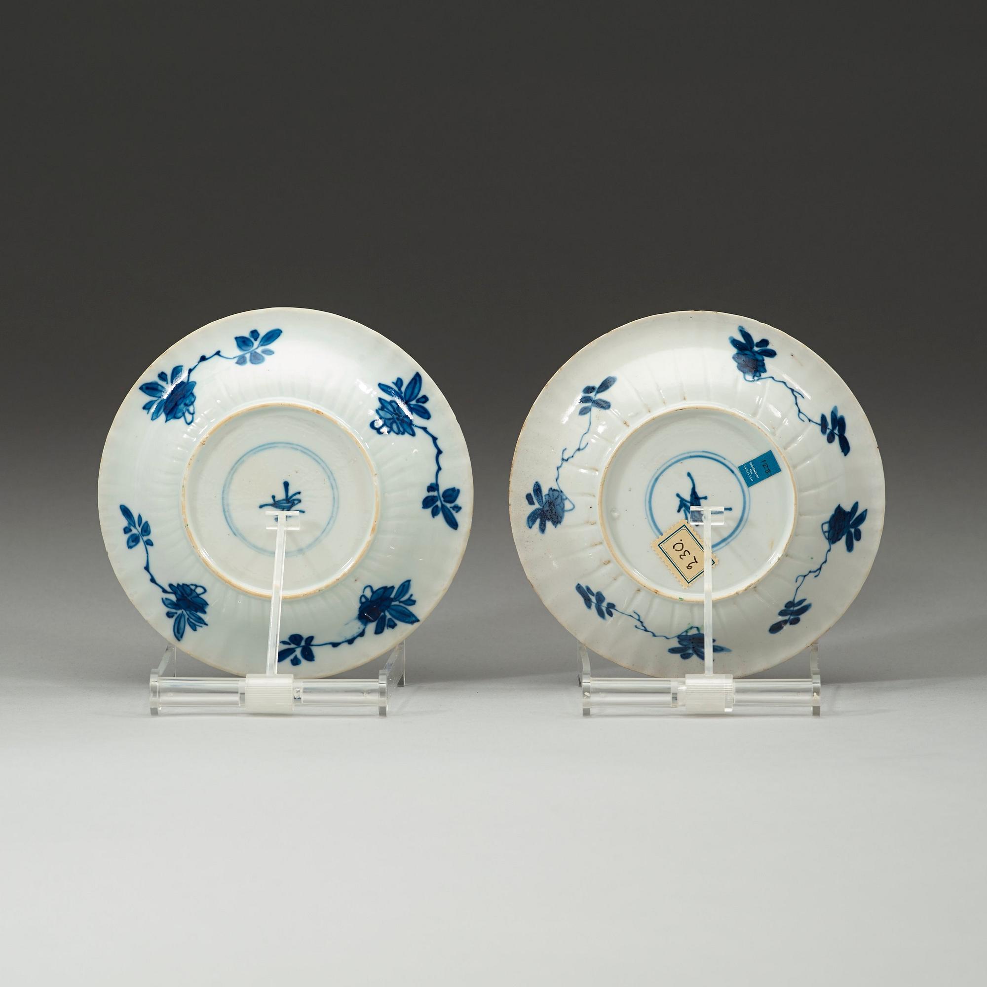 A pair of famille vere dishes, Qing dynasty Kangxi (1662-1722).