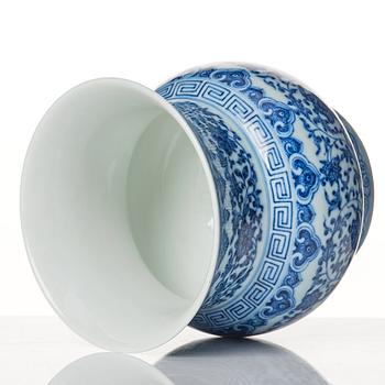 Spottkopp, "Zhadou", porslin, med Qianlongmärke.