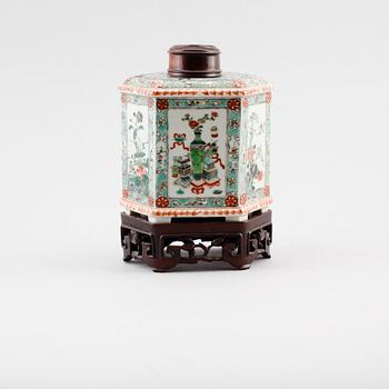 TEDOSA, porslin. Qingdynastin, 1800-tal.