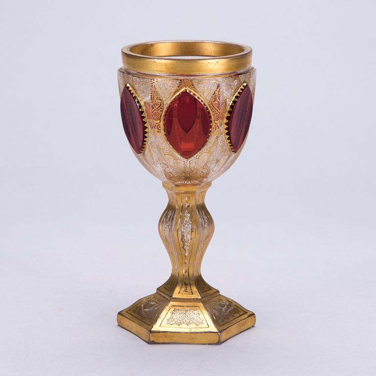 BÄGARE, glas, möjligen Ryssland 1900-talets första hälft.