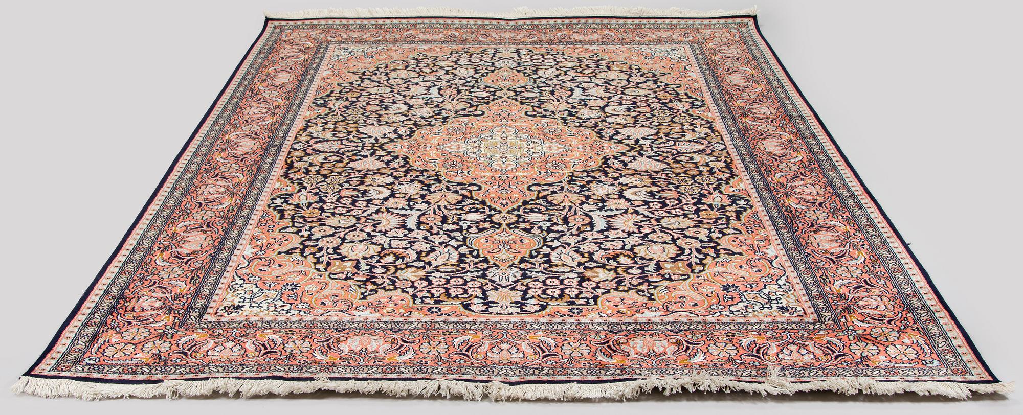 Matta, silk på bomullsvarp, Kashmir, ca 274 x 183 cm.