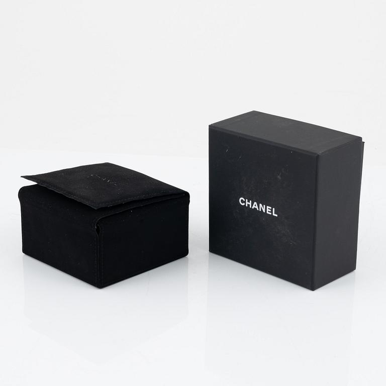 Chanel, a white acrylic bracelet with pearls, 2019.