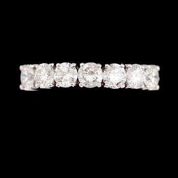 RING, 18 k vitguld, 7 briljantslipade diamanter tot ca 2.32 ct.
