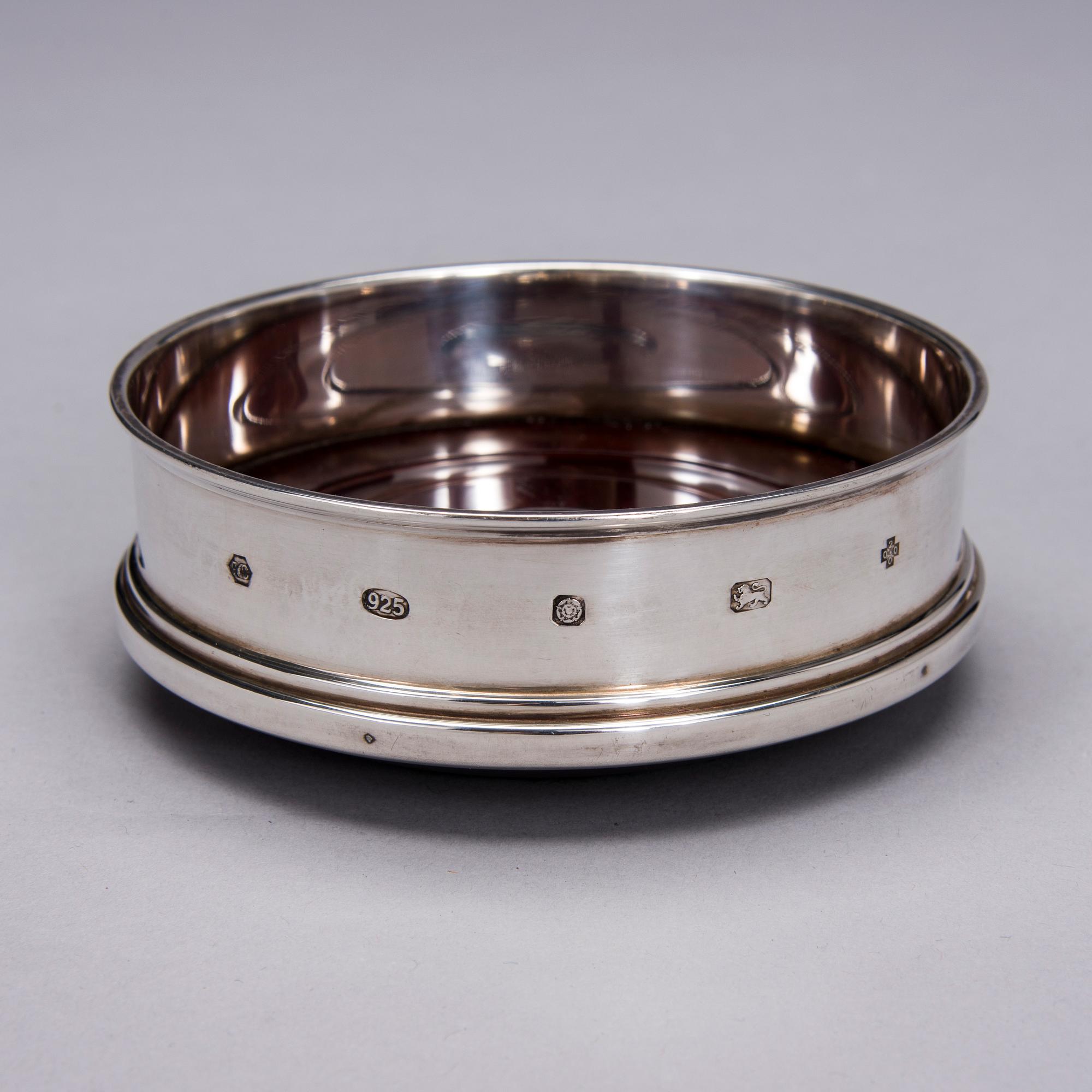 COASTERS, ett par, sterlingsilver, R. Carr Ltd, Sheffield 2000.