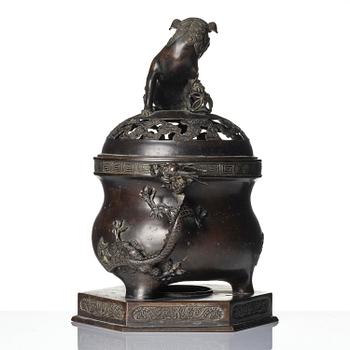 A large bronze censer with cover, Qing dynasty, 19th century.