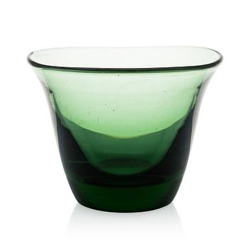 GUNNEL NYMAN, a bowl, Turned, mold-blown green glass. Model 38/1123. Riihimäen Lasi Oy, 1938.