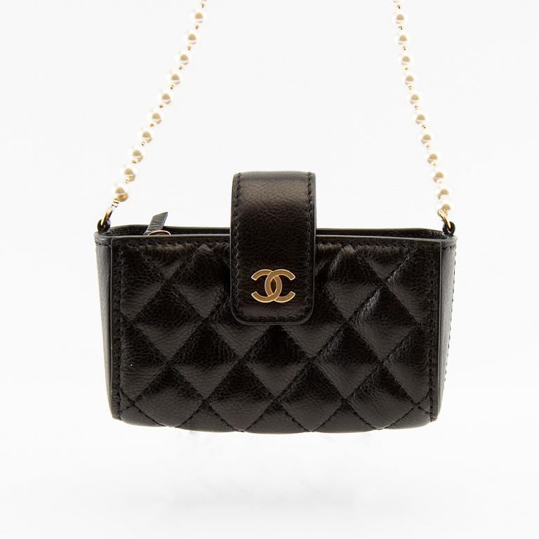 Chanel,.