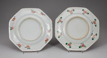 TALLRIKAR, 2st snarlika, porslin, Kina, Kangxi (1662-1722).