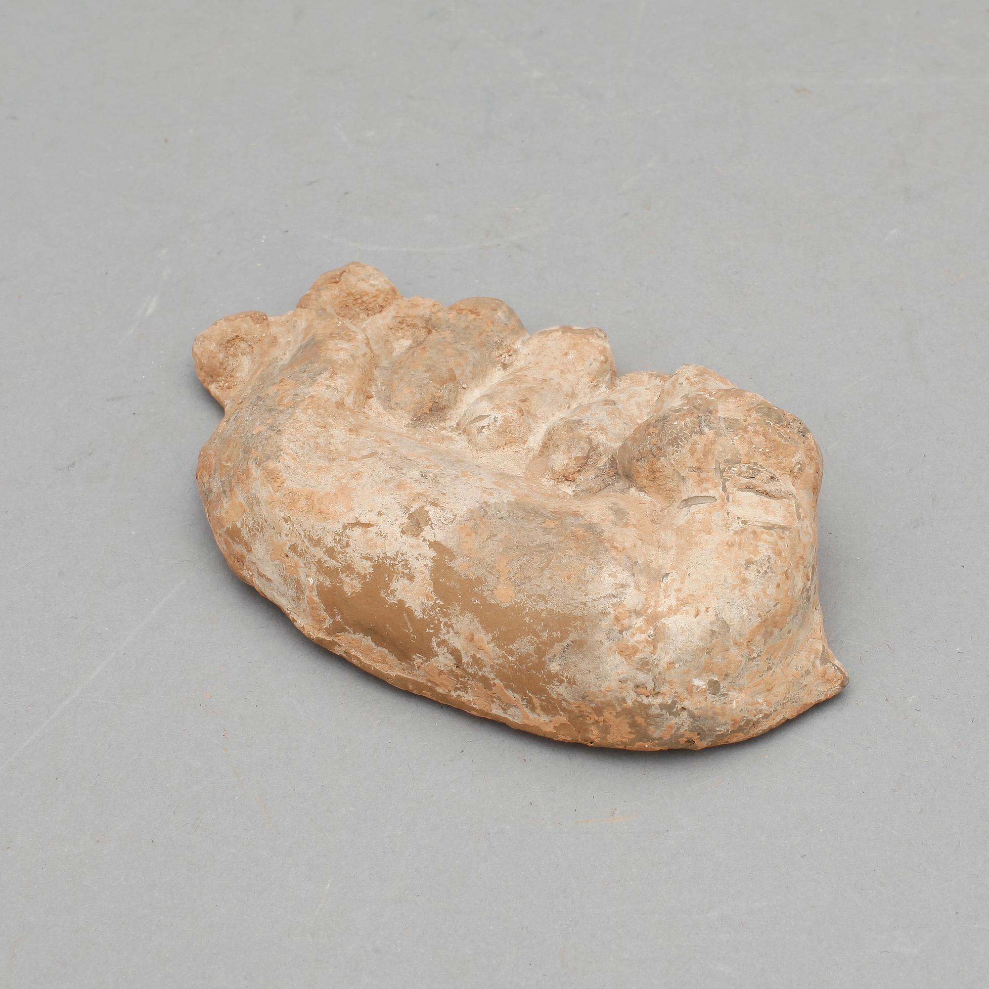 FIGURIN, lergods, möjligen Tang, Kina.