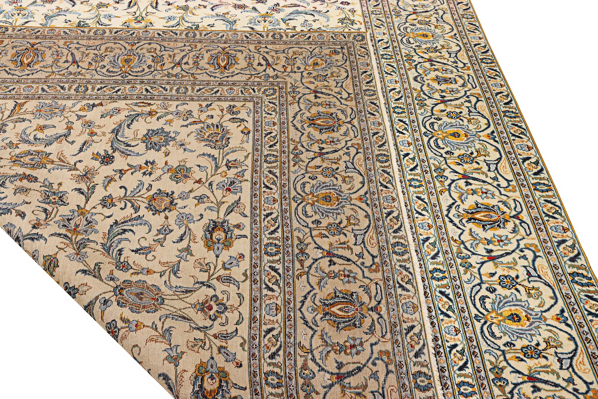 Matta, Keshan, ca. 398 x 287 cm.