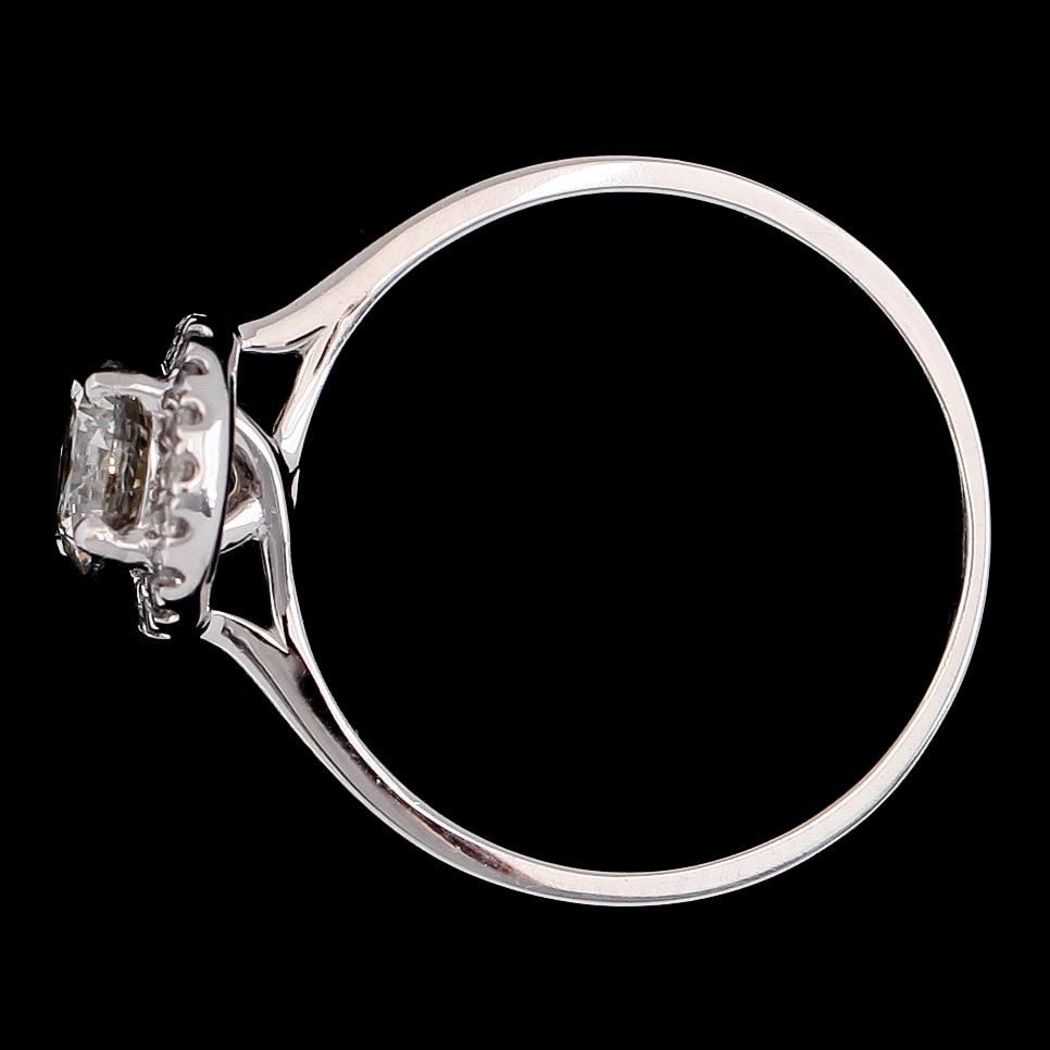 RING, 18K vitguld, diamanter tot ca 0.82 ct. Total vikt ca 3 g.