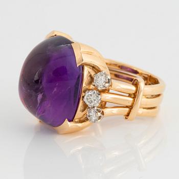 A WA Bolin ring in 18K gold set with a cabochon-cut amethyst and round brilliant-cut diamonds.