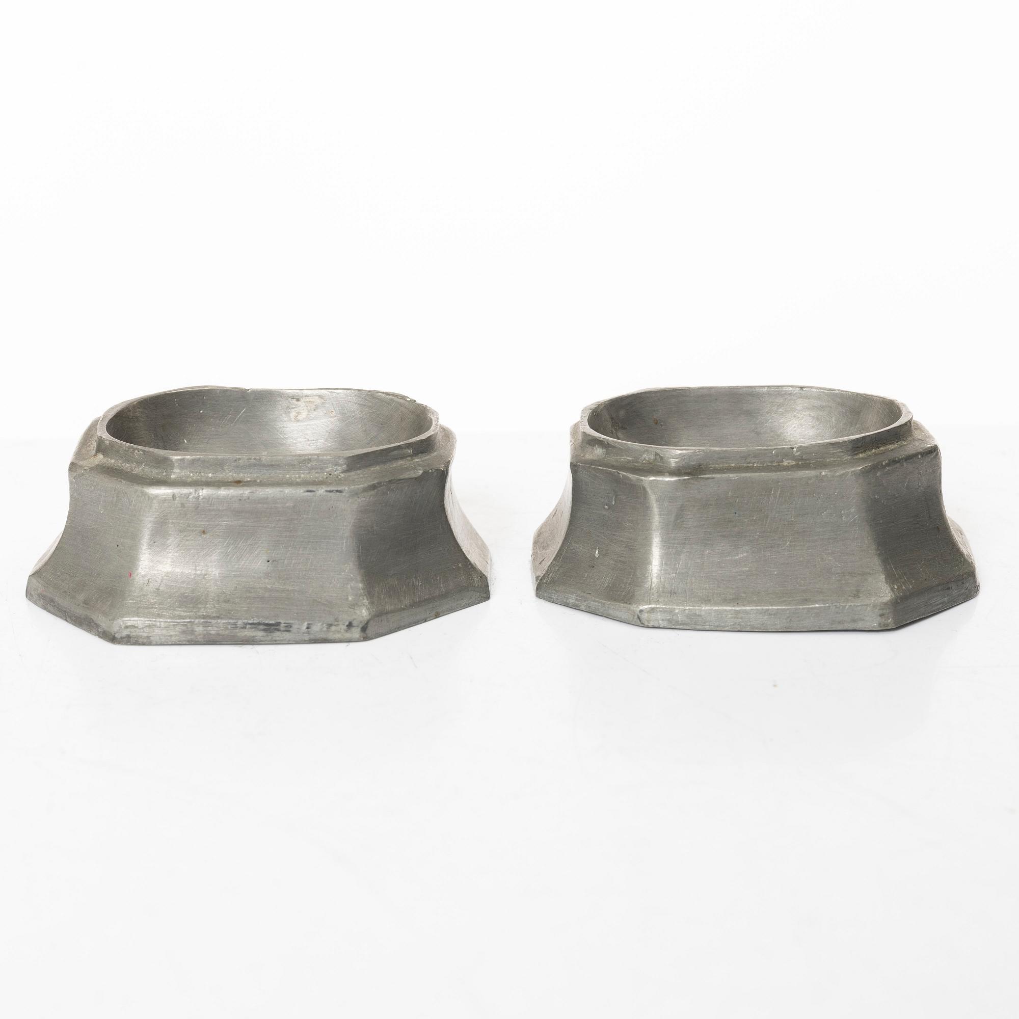 Rokoko, A pair of Swedish pewter salt cellars, 18th century.