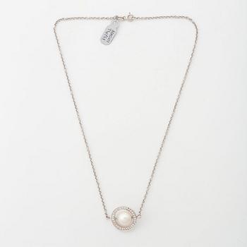 18K white gold, cultured pearl and brilliant cut diamond necklace.