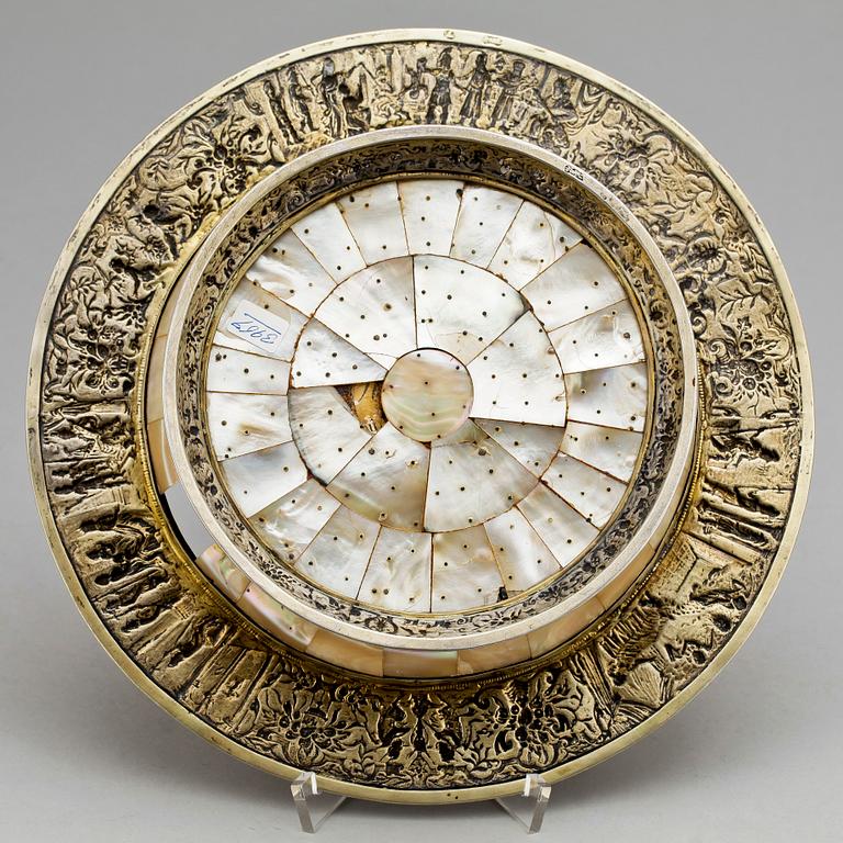FAT, silver samt pärlemor, historismus, sannolikt Tyskland 1800-tal. Totalvikt ca 580 g.