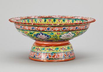 SKÅL PÅ FOT, porslin, Kina, 1800-tal.