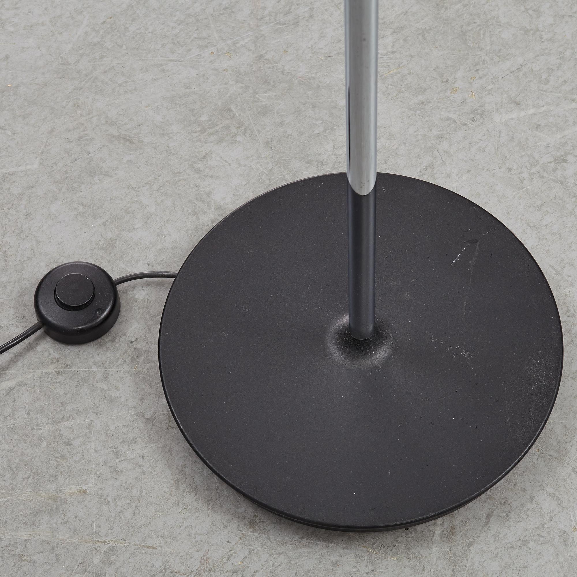 Poul Henningsen, golvlampa, "PH 80", Louis Poulsen, Danmark.