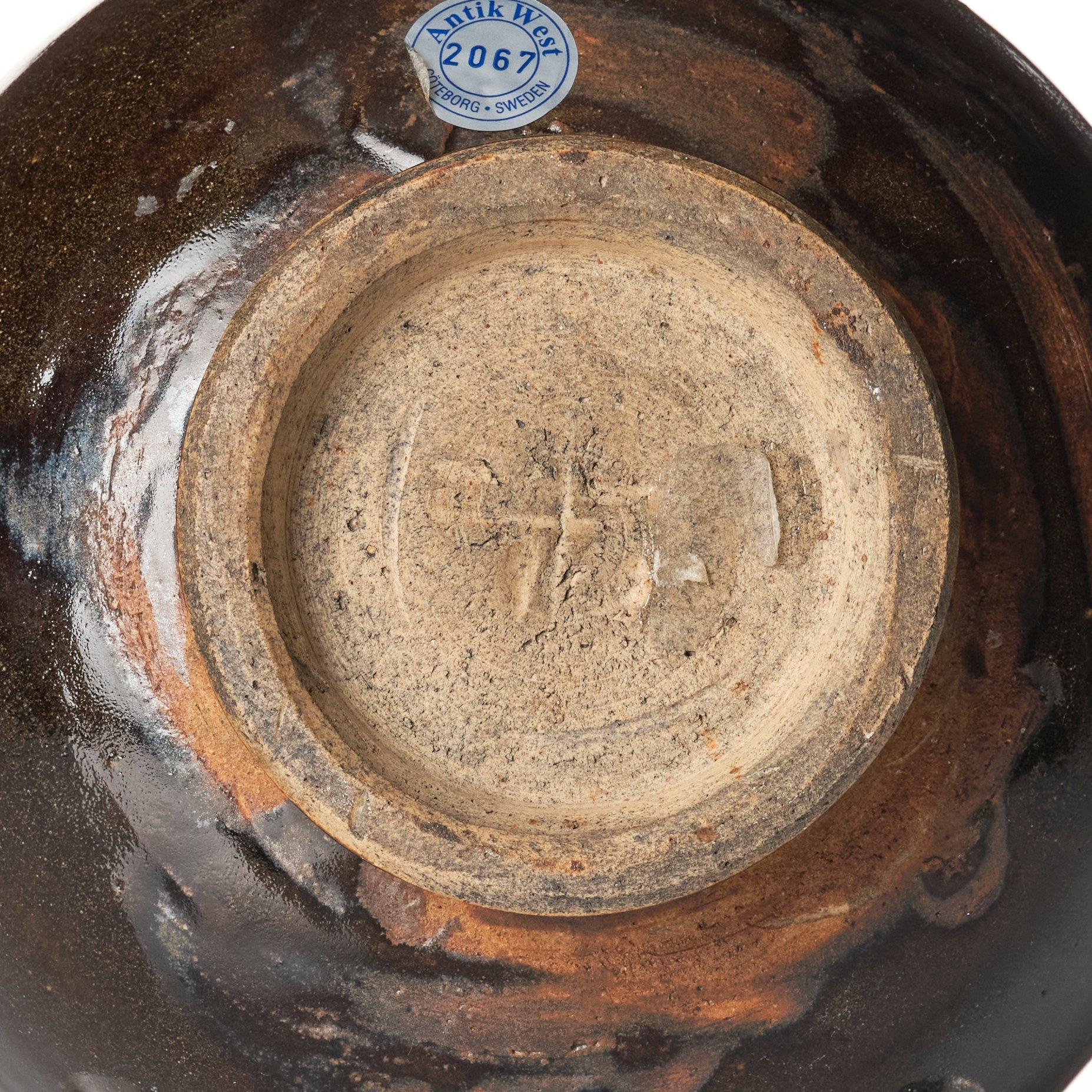 A brown glazed vase, Song dynasty (960-1279).