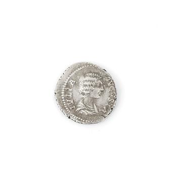 SILVERMYNT, Denarius, Julia Domna, Romerska riket 193-217 efter Kristus. Ca 3 gram.