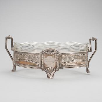 JARDINJÄR, silver, glas, jugend, CG Hallberg, otydlig årtalsstämpel. 1910-tal. Silvervikt ca 640 gram.