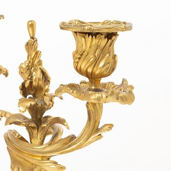 Kandelabrar, ett par, Louis XV-stil, Frankrike, sent 1800-tal.