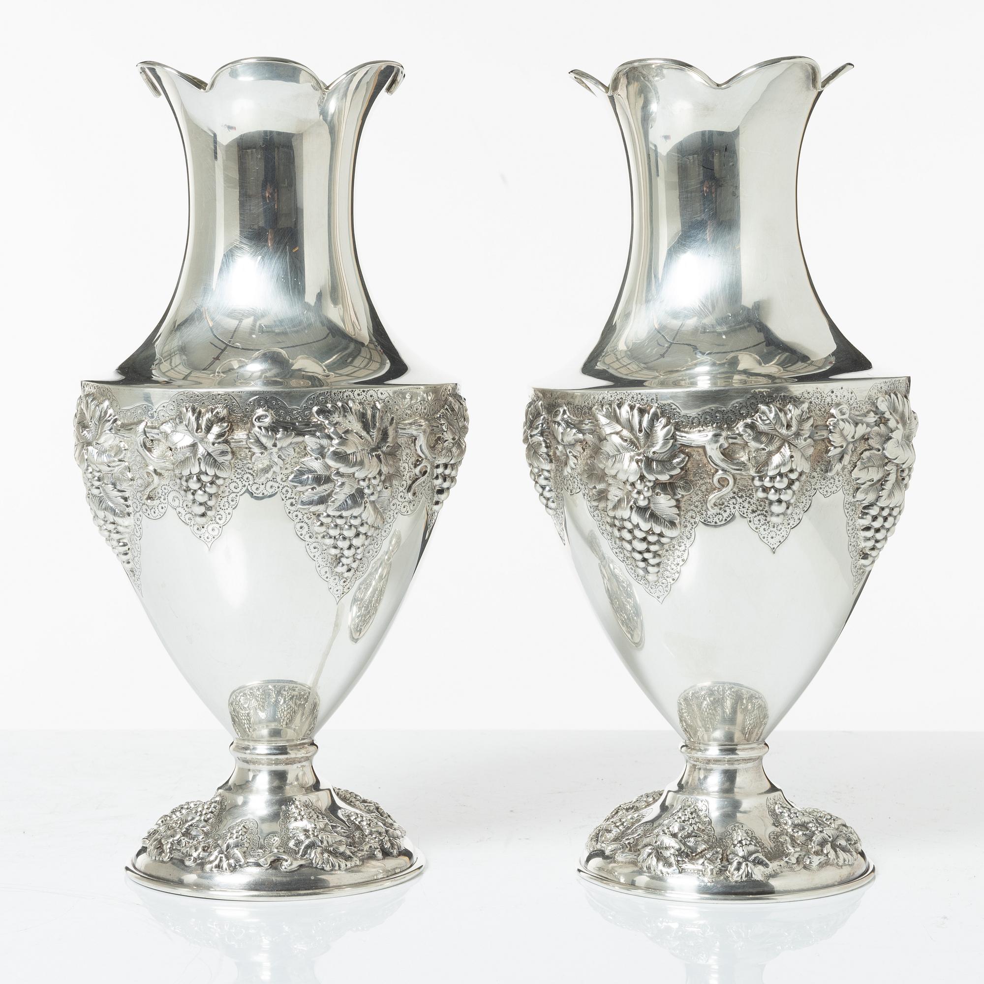 Praktvaser, ett par, sterling silver, 1900-tal.