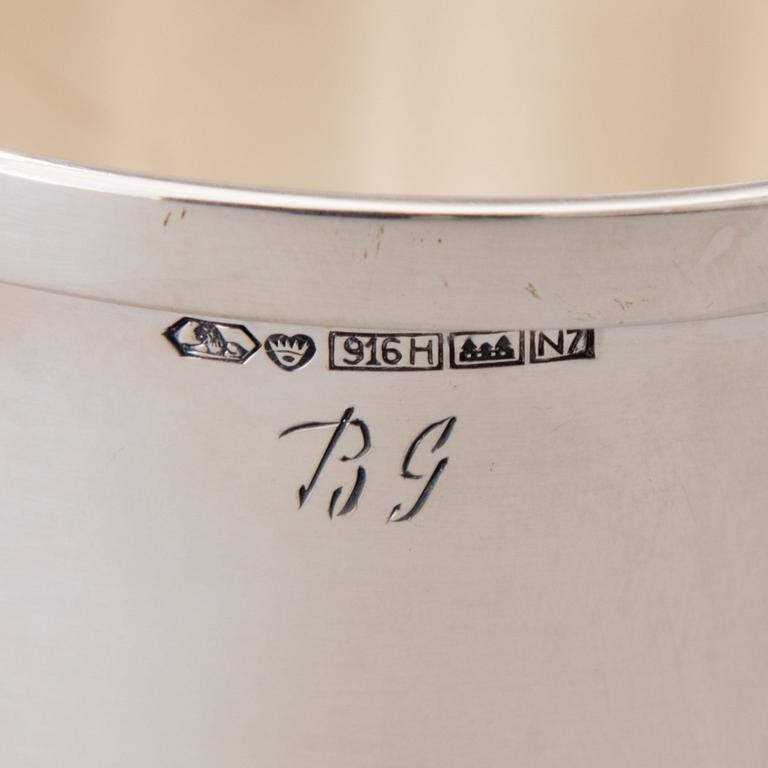 A pair of silver beakers, signed BG, Hopeakeskus Oy / Kultakeskus Oy, Hämeenlinna 1966 and 1979.