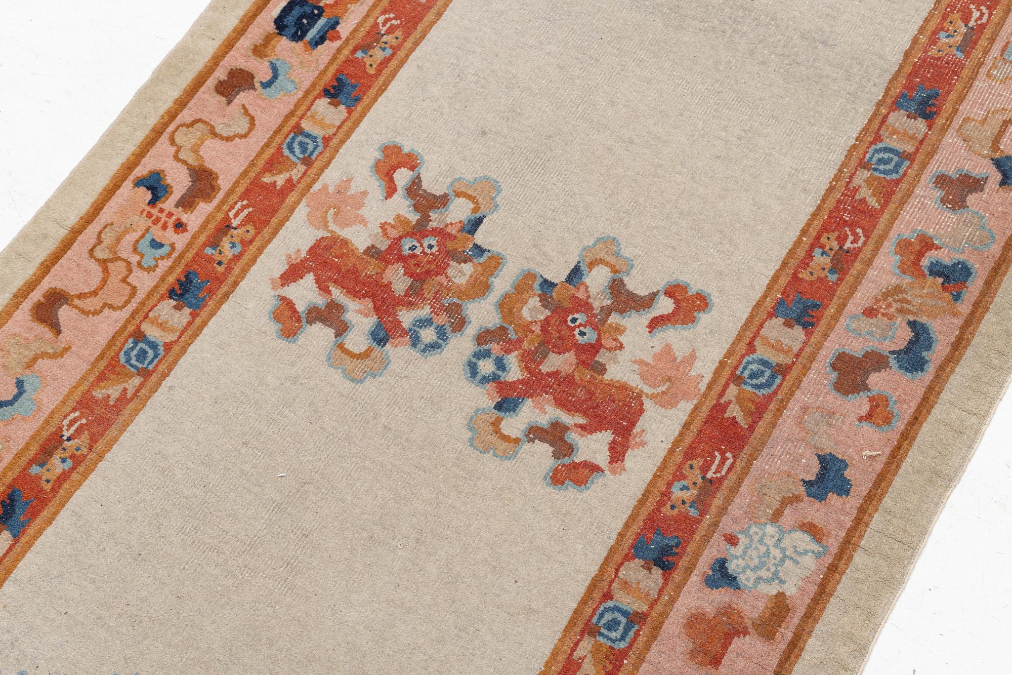 Gallerimatta, Kina, antik/semiantik, ca 300 x 96 cm.