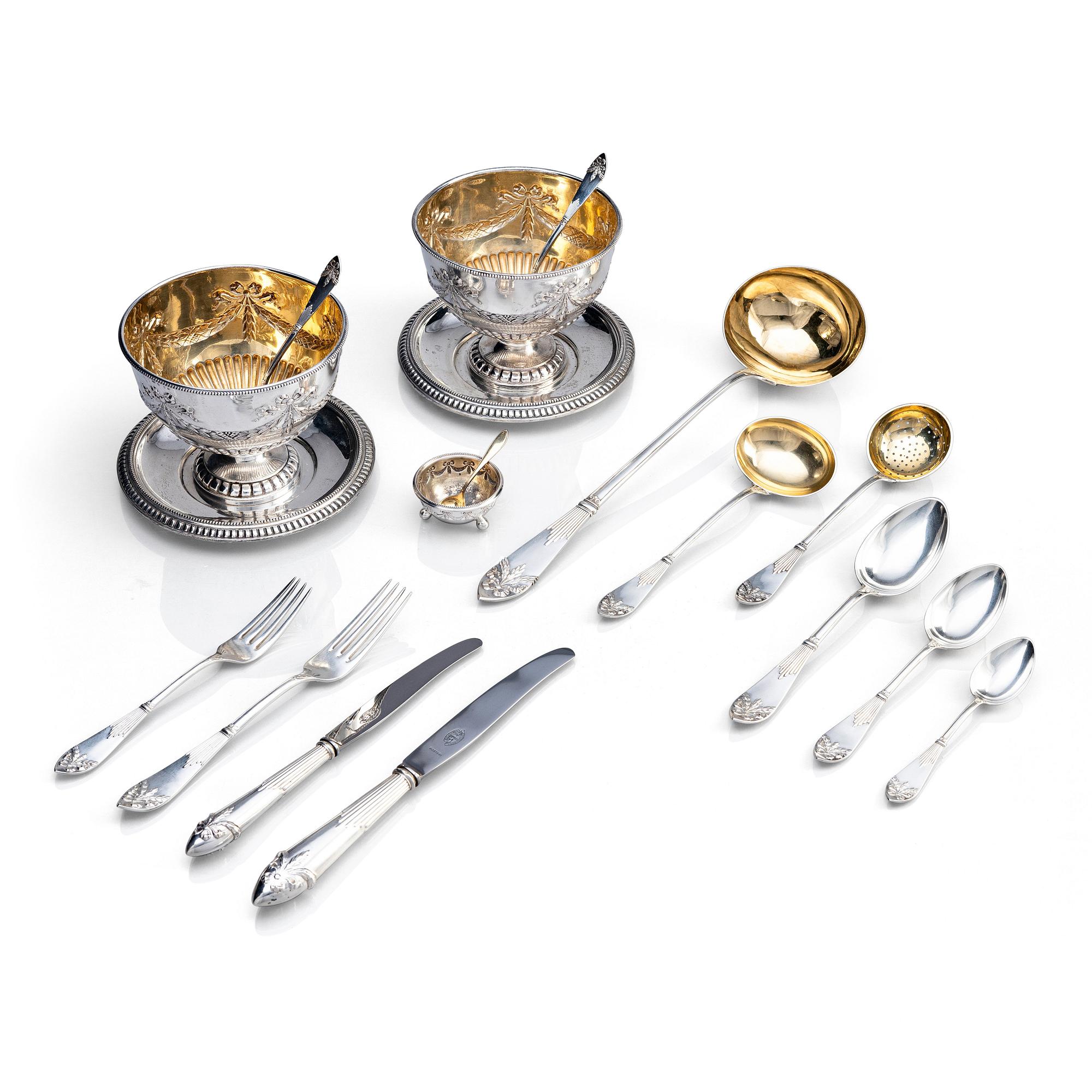 A silverware set, 105 pieces, and a cutlery box, marks of Erasmus Lindeström, Stockholm 1901-1902.