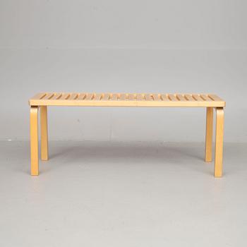 BÄNK, 153A, Alvar Aalto, Artek. Modellen formgiven 1945.