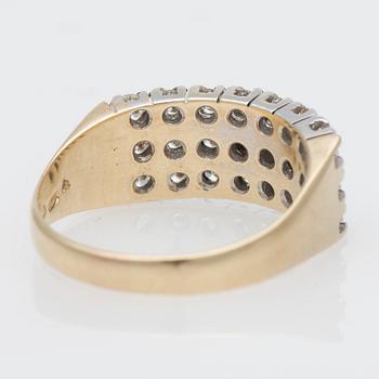 RING, briljantslipade diamanter, 14K guld. Helsingin Timanttipojat, 1999.