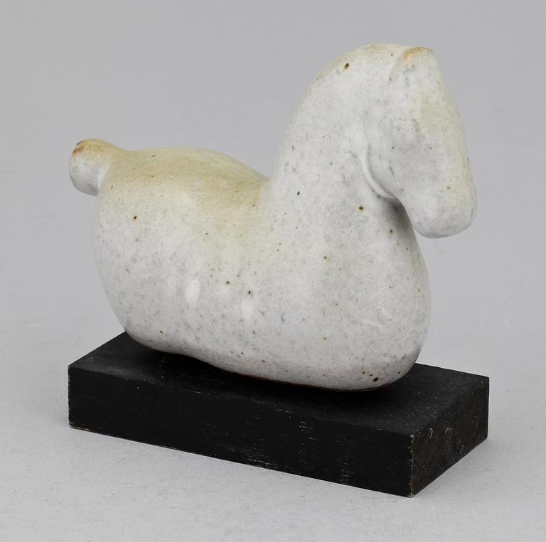 ULLA KRAITZ , stengods, sign.