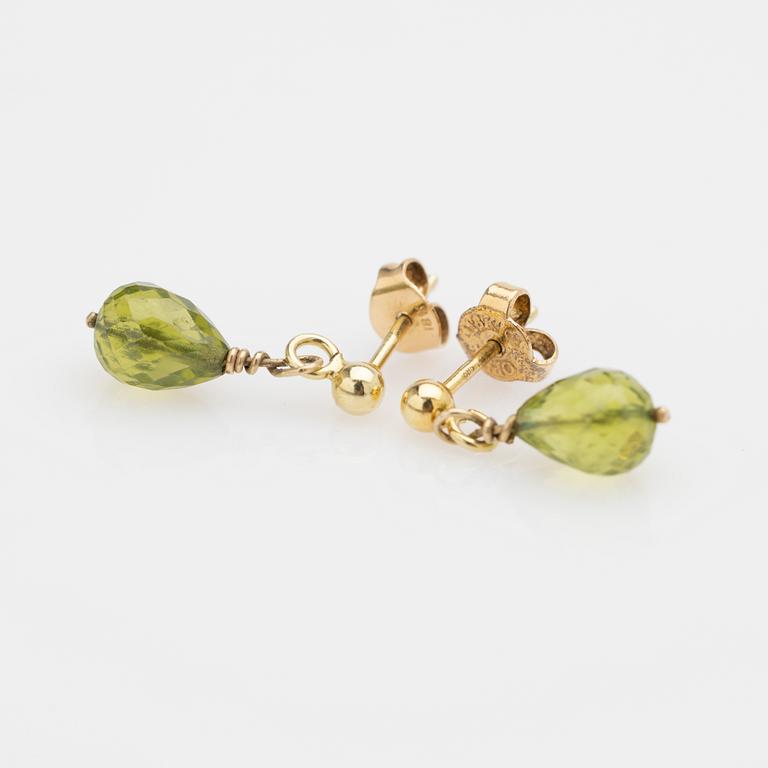 Earrings, a pair, 14K gold with briolette-cut peridot.
