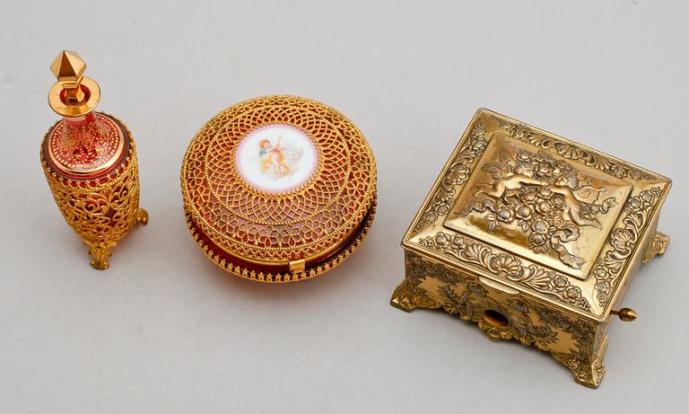 FLAKONG, LOCKDOSA SAMT CIGARETTDOSA, 1900-talets första hälft.