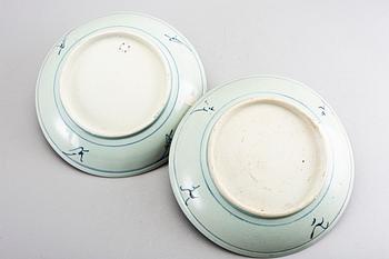 A pair of Qing dynasty blue and white porcelain plates.