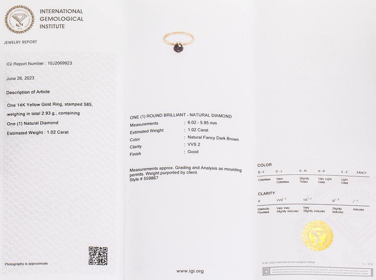 A 14K gold ring set with a brilliant-cut brown diamond. With IGI-report.