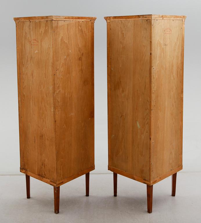 HÖRNVITRINSKÅP, 1 par, empirestil, 1900-talets första hälft.