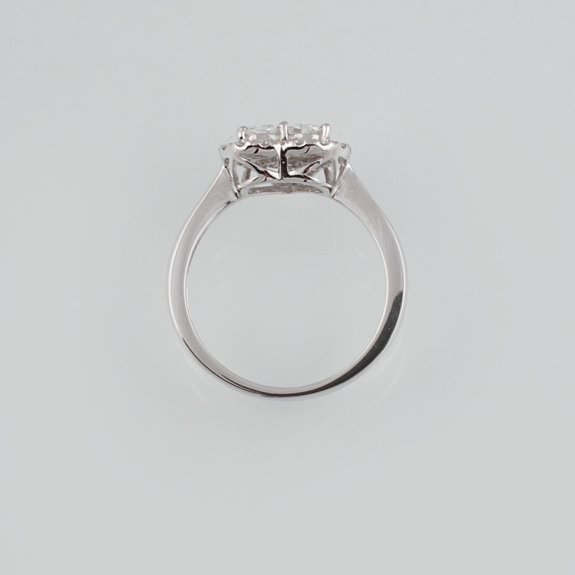 RING, 18K vitguld med briljant-, dropp- samt prinsesslipade diamanter 0.75 ct. Vikt 2,5 gram.