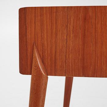 Rimbert Sandholdt, sängbord/ spegelbord
AB Glas &Trä Hovmantorp, 1959.