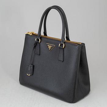 PRADA, väska, "Galleria Medium", 2018.