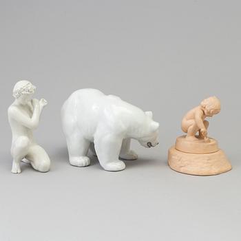 FIGURER, tre stycken, porslin samt keramik, Royal Copenhagen, Bing & Gröndahl samt Ibsen Enke, 1900-tal.