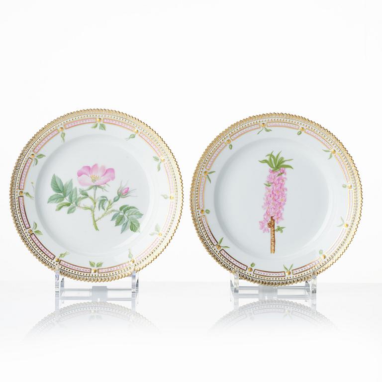 A set of six Royal Copenhagen 'Flora Danica' dinner plates, Denmark, 20th century.