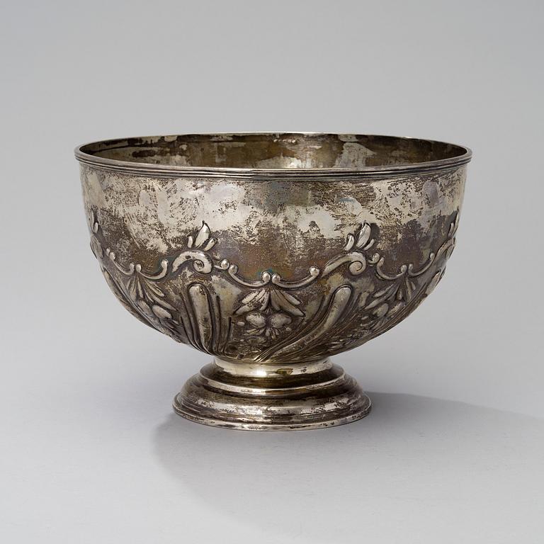 BOWL, silver, Sheffield 1897, weight 560 g.