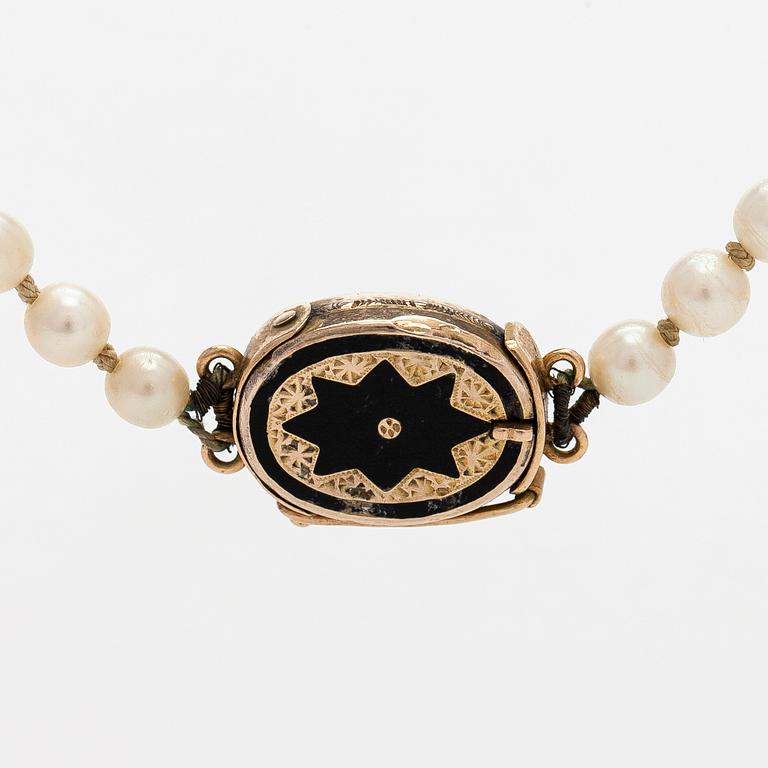 Helminauha, viljeltyjä helmiä.