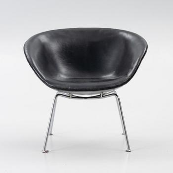 Arne Jacobsen, fåtölj, "The Pot", Fritz Hansen, Danmark, 1900-talets andra hälft.
