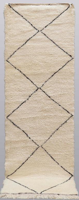 A Moroccan runner carpet, 275 x 90 cm.